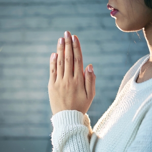 woman praying